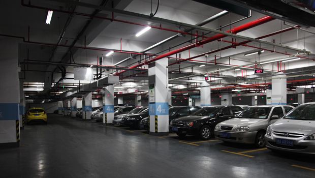 城市小區地下停車場的收費權 物業公司能否隨意定價？